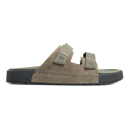 Nr. 70 Männer zwei Sandalen