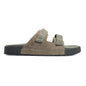 Nr. 70 Männer zwei Sandalen