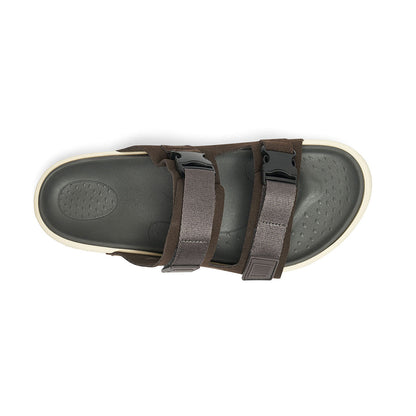 Nr. 70 Männer zwei Sandalen