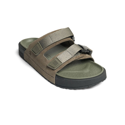 Nr. 70 Männer zwei Sandalen